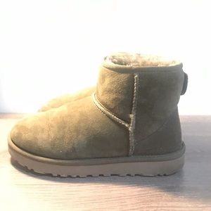 UGG Classic Mini Short Boots SZ 6